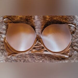 Victoria’s Secret Bombshell Plunge